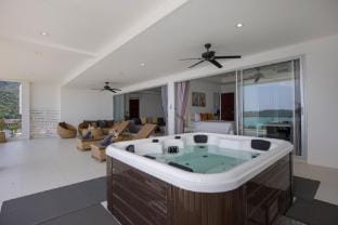 Spectacular Ocean View 3BR Jacuzzi Kata Penthouse Apartment in Rawai