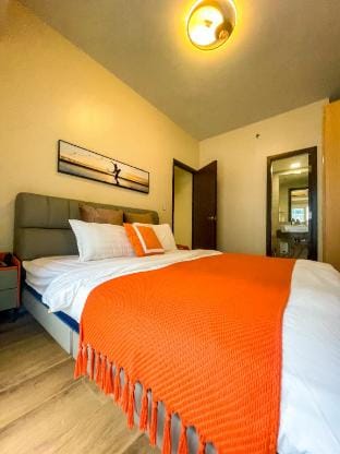 3BR Luxe Condo | Walk to Okada | w/ Balcony Apartment in Pasay
