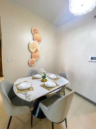 Luxury 3BR Unit | Balcony | Okada Vicinity Apartment in Pasay
