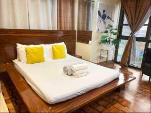 Bright and Chic Studio next to Greenbelt  Apartment in Pasay