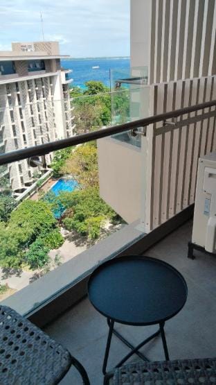 Studio Deluxe Oceanview High Floor in Mactan Cebu Apartment in Lapu-Lapu City