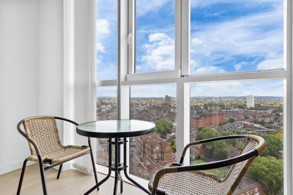 Sky Scraper London Luxury 1BR Roof Terrace and Gym Bed and Breakfast in London