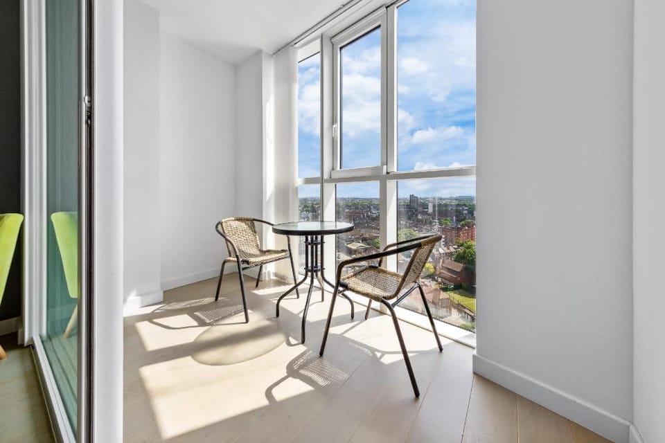 Sky Scraper London Luxury 1BR Roof Terrace and Gym Bed and Breakfast in London