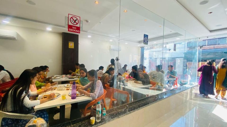 Shri Bansuri Dham Inn Hotel in Uttar Pradesh