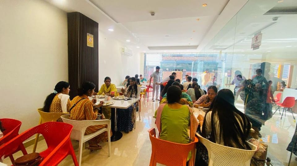 Shri Bansuri Dham Inn Hotel in Uttar Pradesh