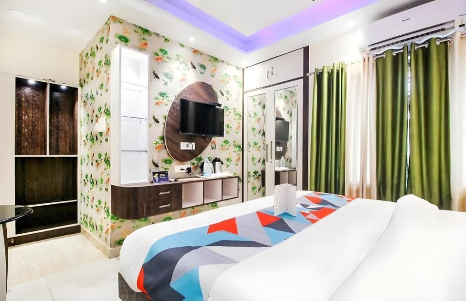 Green Edge Regency - 3 star facilities - near Ruby Hotel in Kolkata