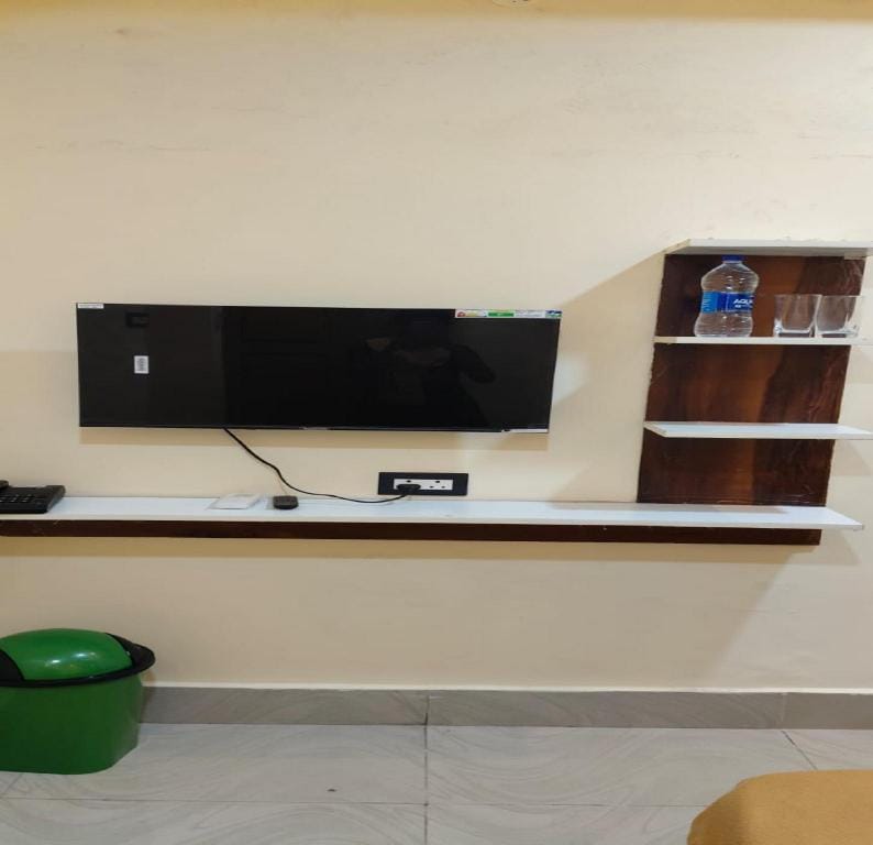 JJ Deluxe Hotel in Puducherry