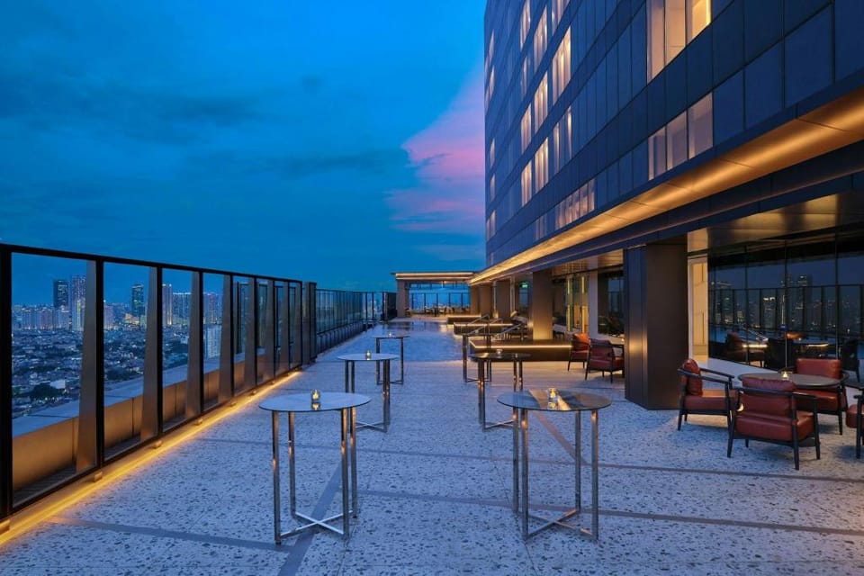 Aloft Jakarta Kebon Jeruk Hotel in Jakarta