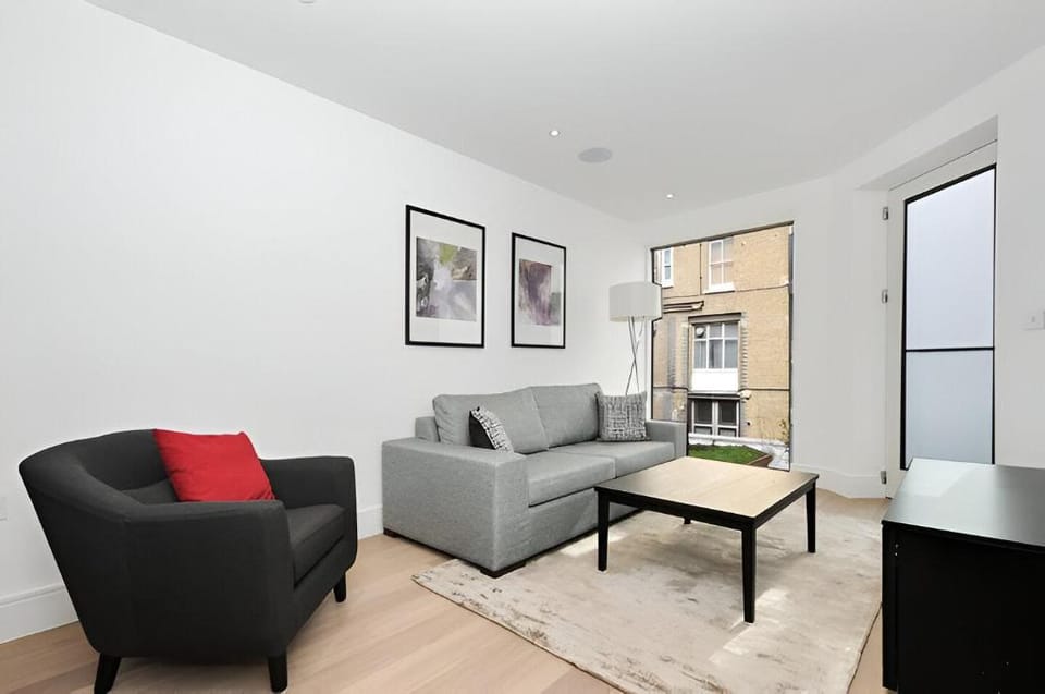 Still Life Farringdon Deluxe Apartment in London Borough of Islington