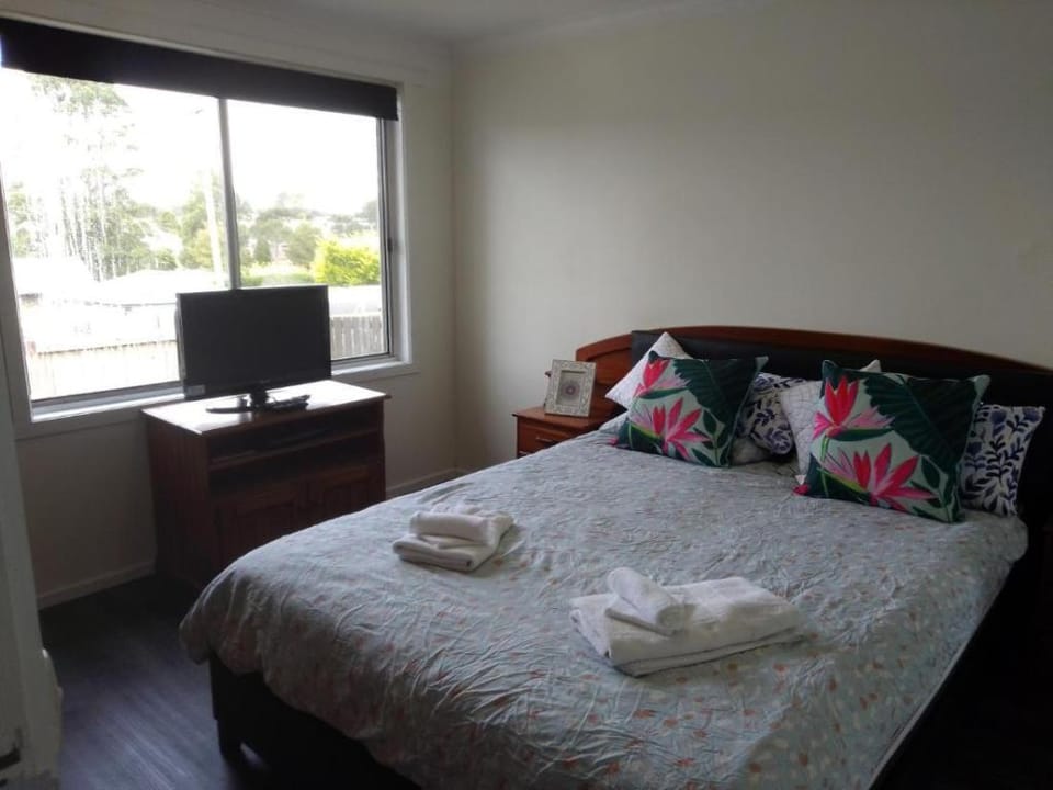 Waratah Waterfall Retreat Unit 3 Free Pay TV  WiFi Apartment in Tasmania