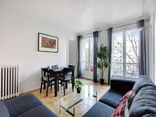Experience the Parisian Lifestyle 2BR near Porte Maillot Apartment in Paris