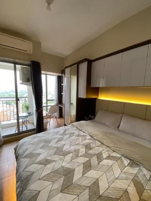 Joey@Mtown Dakota SMS-Summarecon Mall Serpong Apartment in West Java
