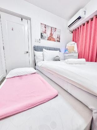 Urban Chic Condo @ The Residences at Commonwealth Apartment in Quezon City