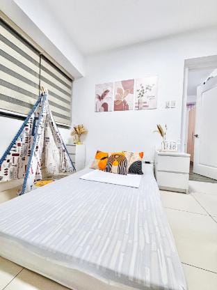 Urban Chic Condo @ The Residences at Commonwealth Apartment in Quezon City
