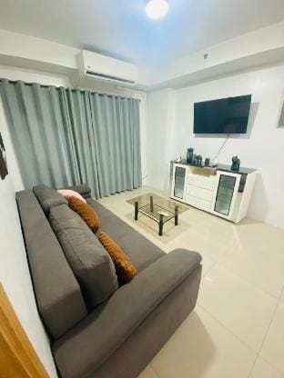 Moa /fireworks view. 3br with big balcony. Vacation rental in Pasay