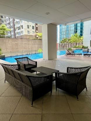 Budget Stay BGC|1BR for 4| 2bed Uptown Mall linked Vacation rental in Makati