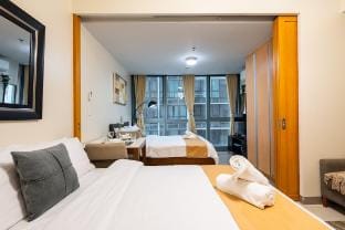 Budget Stay BGC|1BR for 4| 2bed Uptown Mall linked Vacation rental in Makati