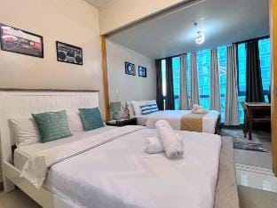 Uptown Mall Linked | 1BR w/ 2 Beds | Best Value Apartment in Makati