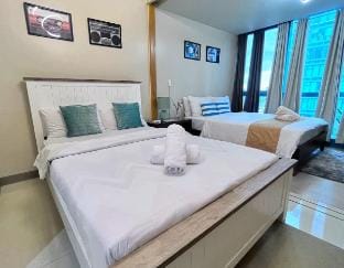 Uptown Mall Linked | 1BR w/ 2 Beds | Best Value Apartment in Makati