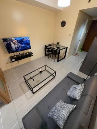 Spacious pool view at Mall of Asia 100mb Netflix Vacation rental in Pasay