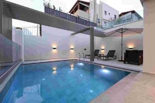 MGK Luxury Suites with a private  pool, ligaria Apartment in Crete