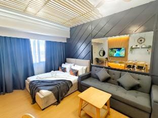 East Gate 31D - Newly Furnished Unit w/ Pool Gym Apartment in Lapu-Lapu City