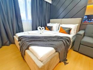 East Gate 31D - Newly Furnished Unit w/ Pool Gym Apartment in Lapu-Lapu City