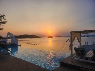Yeosu Cave Pool Villa Bed and Breakfast in South Korea