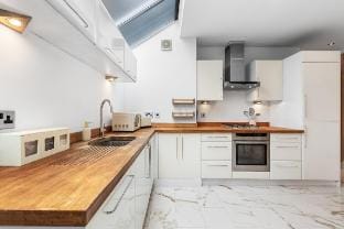 Elegant Oasis | Garden | 65 inch TV & Netflix Vacation rental in London Borough of Ealing