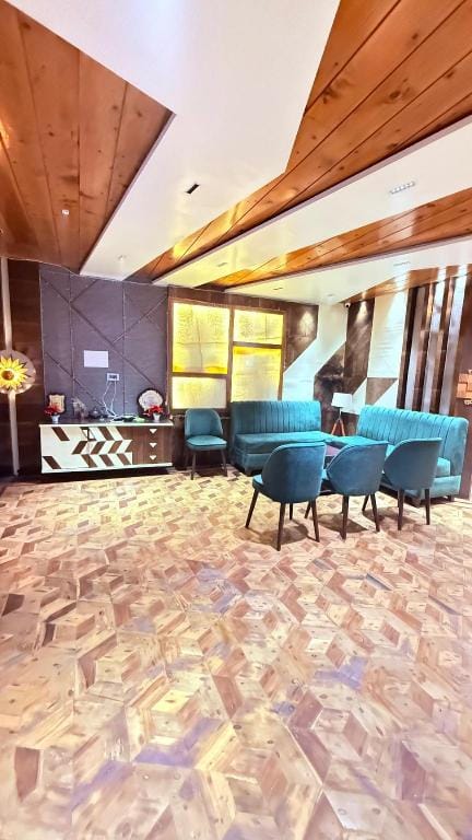Siris Mountain View Hotel in Uttarakhand