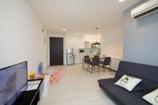 Couples Getaway LVIX | Cozy 2BR Suite Apartment in George Town