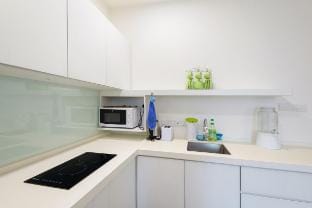 Couples Getaway LXII | Cozy 2BR Suite Apartment in George Town