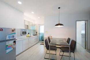 Couples Getaway LX | Cozy 2BR Suite Apartment in George Town