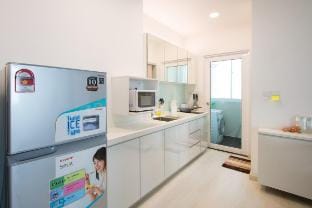 Couples Getaway LVII | Cozy 2BR Suite Apartment in George Town