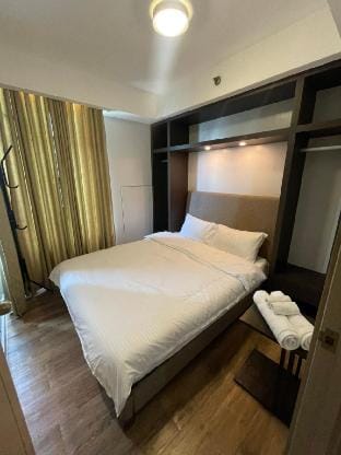 Makati City Serenity Tower 2501 Apartment in Makati