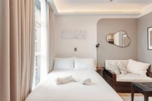Central Modern Cosy Condo - The Linear Suite Vacation rental in Pasay