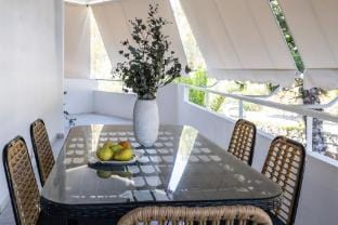 Stylish 1BR Retreat Near Alimos Beach & Tram Apartment in Alimos