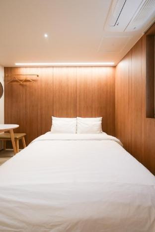 Yeongdeungpo HOTEL HOME #6Free OTTs #SmartTV #WIFI Vacation rental in Seoul