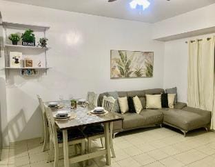 3BR Pioneer Condo|Boni Edsa MRT linked| w/netflix2 Apartment in Mandaluyong