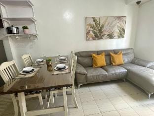 3BR Pioneer Condo|Boni Edsa MRT linked| w/netflix2 Apartment in Mandaluyong