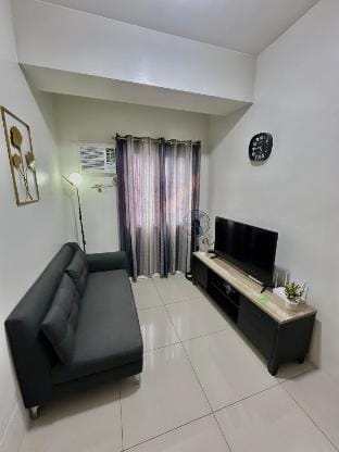 Vine Residence 2 BR, free parking, freeWifi, Prime Apartment in Quezon City