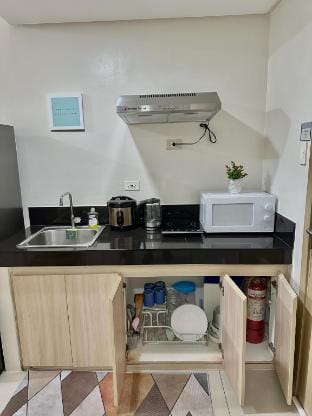 Vine Residence 2 BR, free parking, freeWifi, Prime Apartment in Quezon City