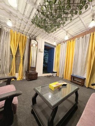 Independent Cottage-Bandra-Carter rd [Sanitised] Vacation rental in Mumbai