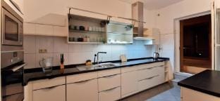 200 sqm in Leipzig: Comfortable for 14 guests Apartment in Leipzig