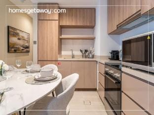 BR Missoni Luxury with Stunning Lake View Apartment in Dubai