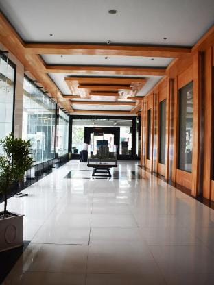 SPACIOUS 1BR 44sqm STUDIO UNIT near AYALA MALL Apartment in Lapu-Lapu City