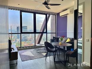 Lvl33 Modern Classic 1-BR WasherDryer | Netflix Apartment in Federal Territory of Kuala Lumpur