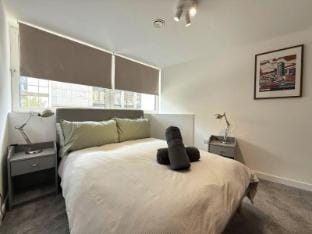 Central Sheffield 1-Bed Flat, Sleeps 3, City Views Apartment in Sheffield