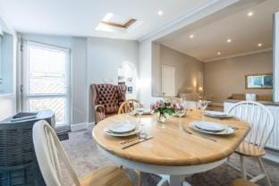 Beautiful apartment ac up to six,12 min by tube from Oxford street,AC Apartment in London