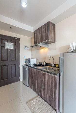 Condo • WIFI up to 100mbps • Infinity Pool Apartment in Lapu-Lapu City